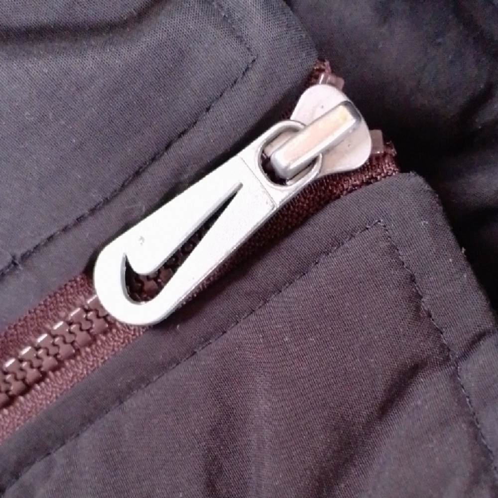 Vintage 90s Nike Men's Black and Brown Puffer Jacket - Picture 4 of 12